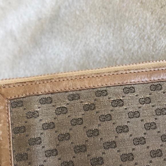 Vintage Gucci monogram pouch - Picture 15 of 17